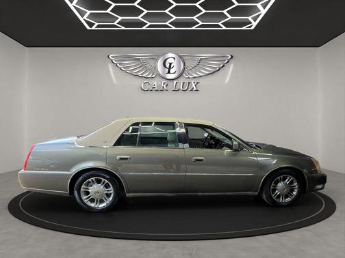 2011 Cadillac DTS Luxury Collection