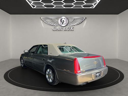 2011 Cadillac DTS Luxury Collection