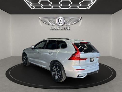 2024 Volvo XC60 B5 Core Dark Theme