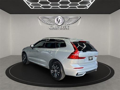 2024 Volvo XC60 B5 Core Dark Theme