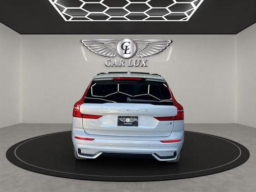 2024 Volvo XC60 B5 Core Dark Theme