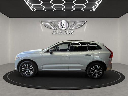 2024 Volvo XC60 B5 Core Dark Theme