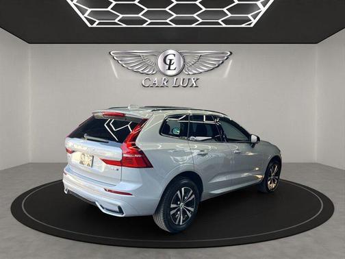 2024 Volvo XC60 B5 Core Dark Theme