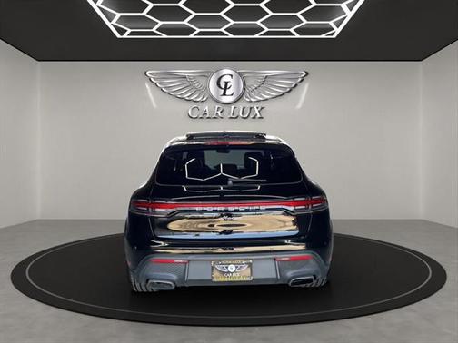 2023 Porsche Macan Base