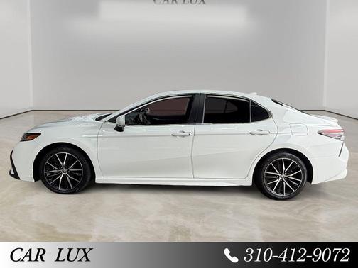 Super White 2021 Toyota Camry SE