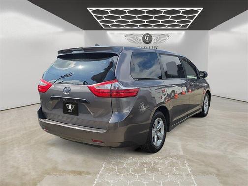 2019 Toyota Sienna SE