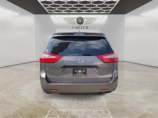 2019 Toyota Sienna SE