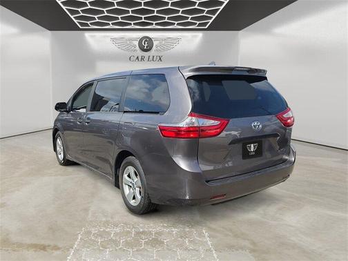 2019 Toyota Sienna SE