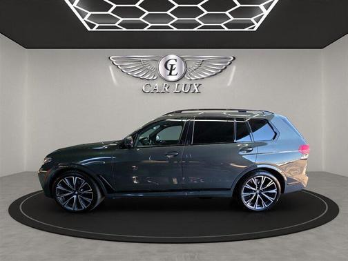 2022 BMW X7 M50i