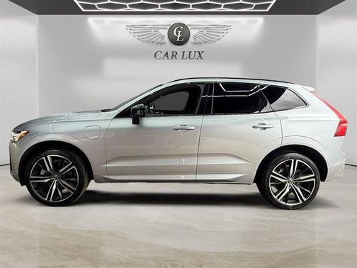 2021 Volvo XC60 Recharge Plug-In Hybrid T8 R-Design