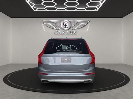 2016 Volvo XC90 T6 Momentum