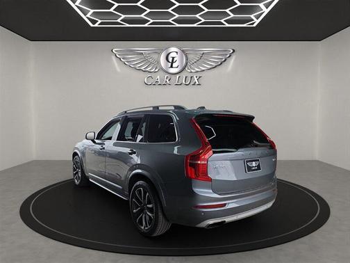 2016 Volvo XC90 T6 Momentum