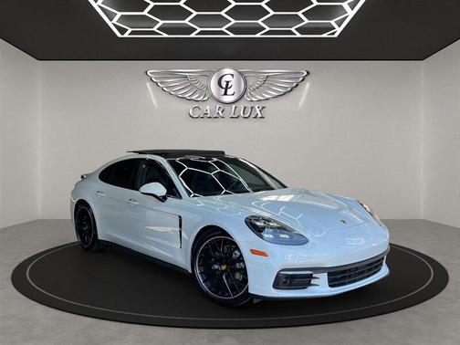 2017 Porsche Panamera 4