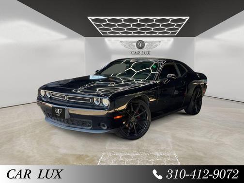 Pitch Black Clearcoat 2016 Dodge Challenger SXT
