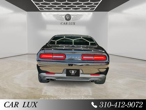 Pitch Black Clearcoat 2016 Dodge Challenger SXT
