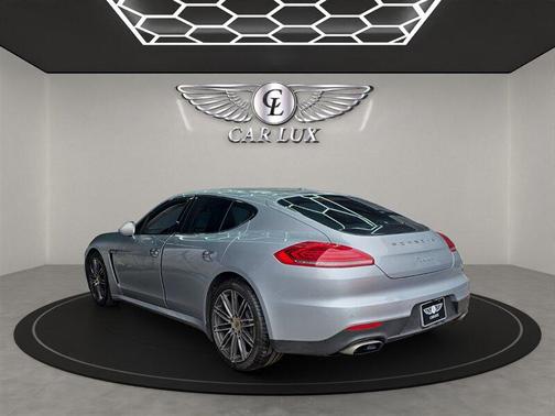 2016 Porsche Panamera 4