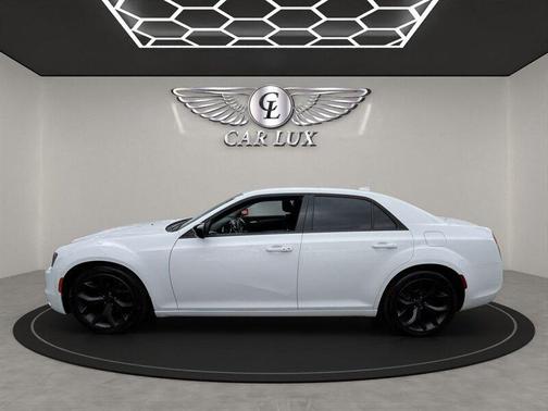 2020 Chrysler 300 Touring