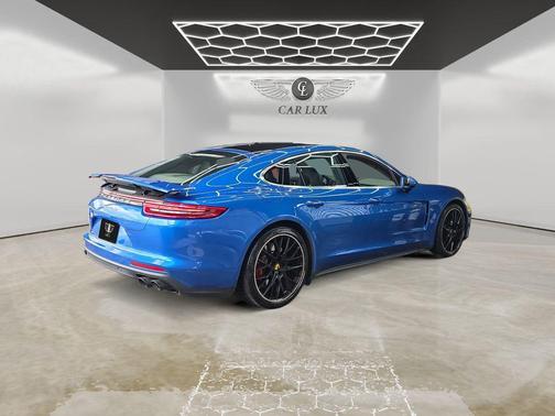 2017 Porsche Panamera Turbo