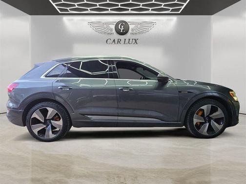 2019 Audi e-tron Premium Plus