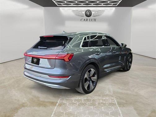 2019 Audi e-tron Premium Plus