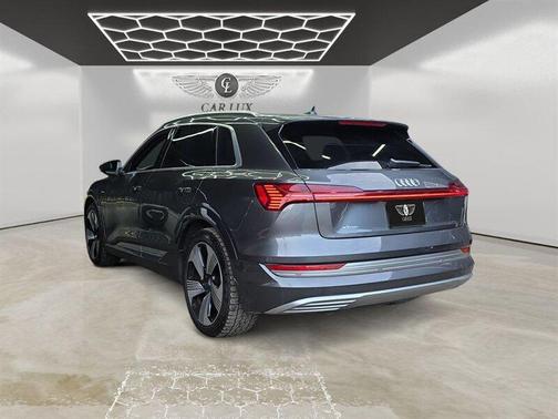 2019 Audi e-tron Premium Plus