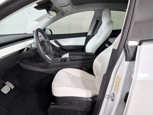 Pearl White Multi-Coat 2022 Tesla Model Y Performance Dual Motor All-Wheel Drive