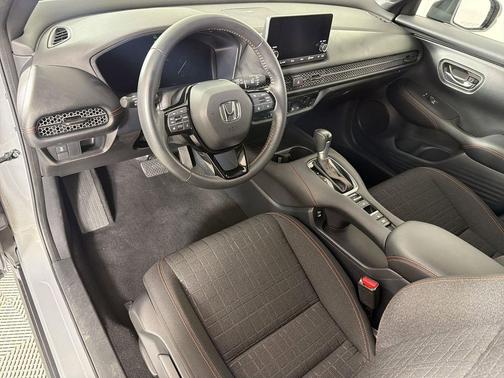 Urban Gray Pearl 2024 Honda HR-V 2WD Sport