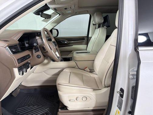 White Frost Tricoat 2022 GMC Yukon Denali