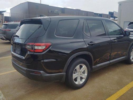 2023 Honda Pilot 2WD LX