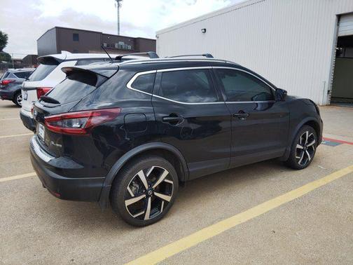 2022 Nissan Rogue Sport SL