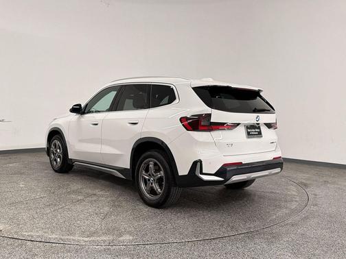 Alpine White 2025 BMW X1 xDrive28i