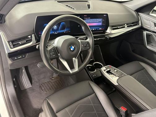 Alpine White 2025 BMW X1 xDrive28i