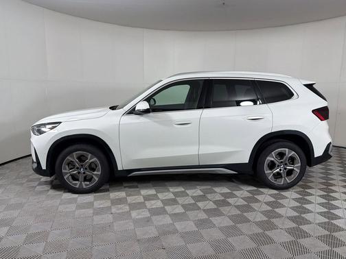 Alpine White 2025 BMW X1 xDrive28i