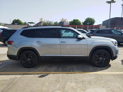 2022 Volkswagen Atlas 3.6L SE w/Technology