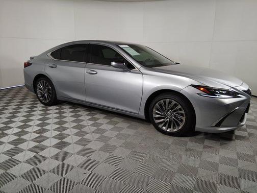 2024 Lexus ES 300h Ultra Luxury
