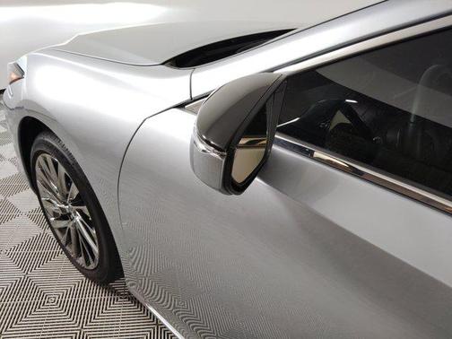 2024 Lexus ES 300h Ultra Luxury