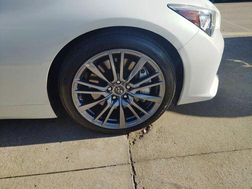 2015 INFINITI Q50 Hybrid Sport