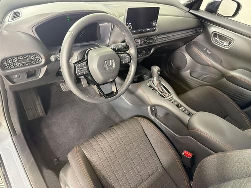 Urban Gray Pearl 2024 Honda HR-V AWD Sport