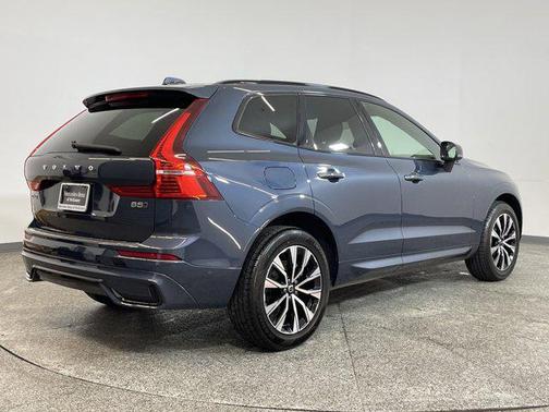 2023 Volvo XC60 B5 Plus Dark Theme