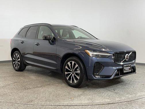 2023 Volvo XC60 B5 Plus Dark Theme
