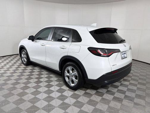 Platinum White Pearl 2024 Honda HR-V LX