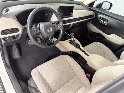 Platinum White Pearl 2024 Honda HR-V LX