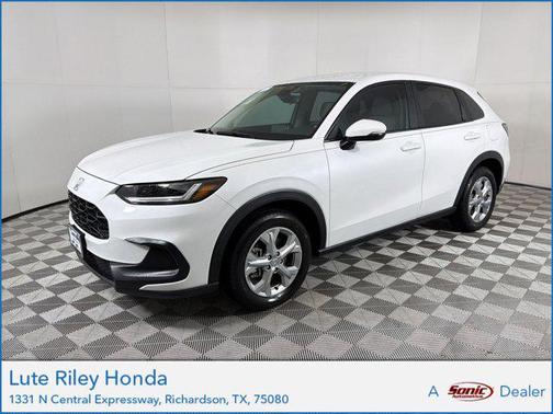 Platinum White Pearl 2024 Honda HR-V LX