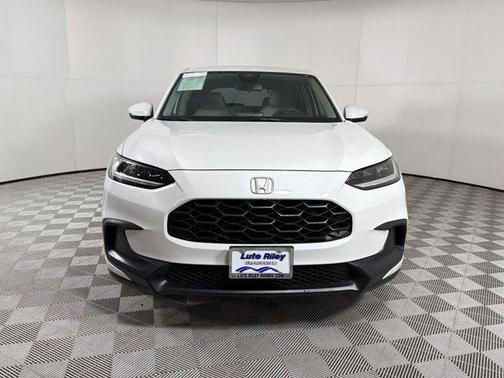 Platinum White Pearl 2024 Honda HR-V LX