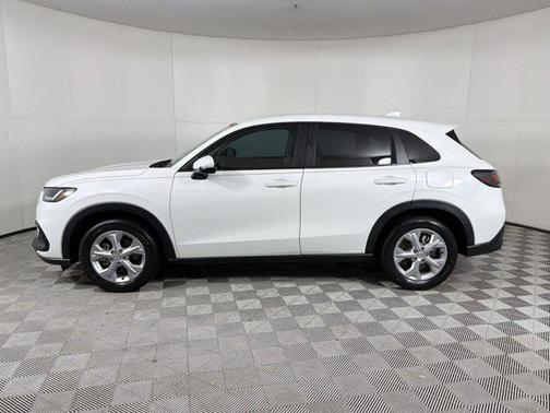 Platinum White Pearl 2024 Honda HR-V LX