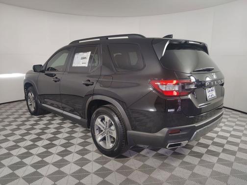 Crystal Black Pearl 2026 Honda Pilot EX-L
