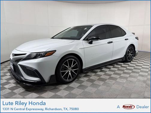 White 2022 Toyota Camry SE