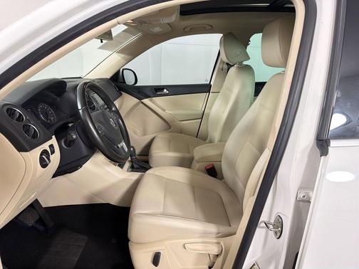 Candy White 2012 Volkswagen Tiguan SE