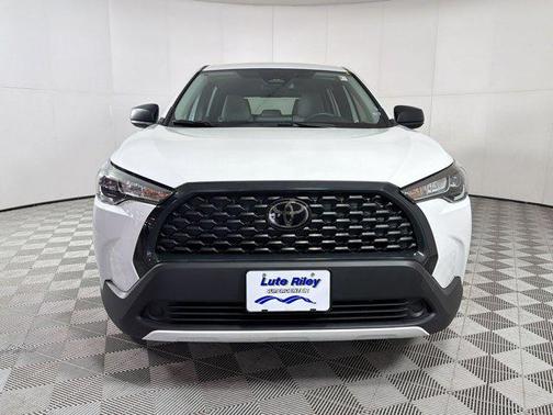 White 2025 Toyota Corolla Cross L