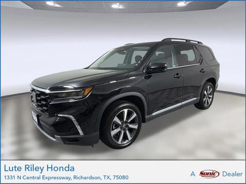 Crystal Black Pearl 2023 Honda Pilot Touring 8-Passenger